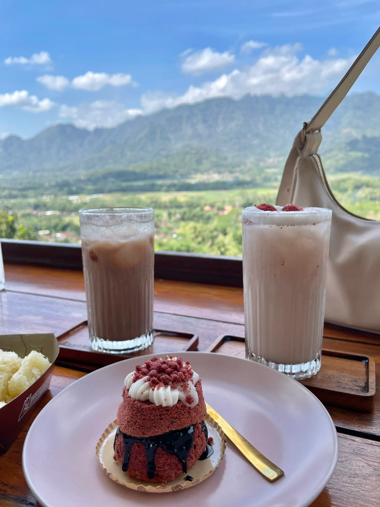 A cold drink served alongside a warm Magelang meal